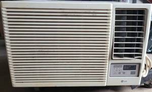 lot 85 image: LG 12000 BTU WINDOW AIR CONDITIONER  HEATER UNIT MODEL LWHD1200HR AS SHOWN.
