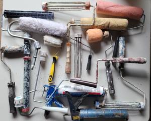 lot 91 image: ASSORTED PAINTING ACCESSORIES AS SHOWN.