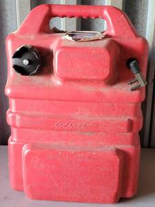 lot 118 image: SEASENSE SECURESTACK 6-GALLON FUEL TANK AS SHOWN.