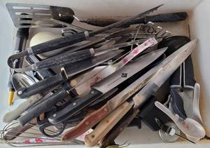 lot 121 image: ASSORTED KITCHEN UTENSILS AS SHOWN. NICE MIXED LOT