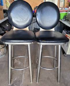 lot 124 image: (2) HEAVY STAINLESS STEEL FRAME SWIVEL STOOLS AS SHOWN. SOLD 2 X THE MONEY APPROX. 17 W x 47 H x 19 EACH.