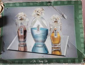 lot 143 image: VANITY SET IN BOX AS SHOWN. NO MIRROR.