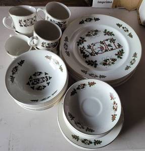 lot 145 image: NOEL FINE ENGLISH TABLEWARE BY WOOD & SONS. MADE IN ENGLAND.