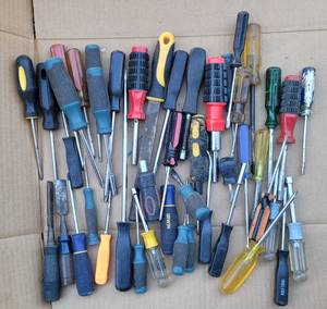 lot 165 image: LOT OF ASSORTED SCREWNUT DRIVERS AS SHOWN.