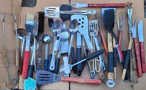 lot 167 image: LARGE LOT OF ASSORTED KITCHEN  GRILLING UTENSILS AS SHOWN.