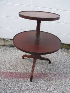 lot 93 image: Vintage 2 Tier Pie Accent Table.