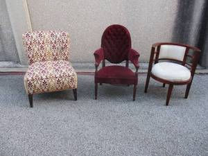 lot 28 image: 3-Mixed Living Family Room Chairs