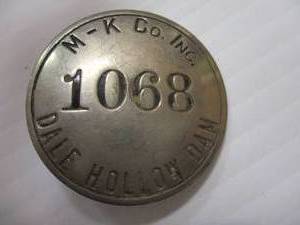 lot 40 image: K-M Co. Inc. DALE HOLLOW DAM, Metal Employee Pinback Badge #1068