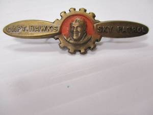 lot 55 image: VINTAGE -1930S CAPTAIN HAWKS SKY PATROL FAN CLUB PINBACK BADGE