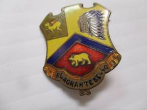 lot 65 image: Vintage WWII  flagrante bello 83rd Field Artillery DI, Pinback Pin