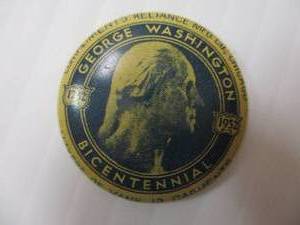 lot 110 image: 1932 GEORGE WASHINGTON BICENTENNIAL ANNIVERSARY PICTURE PINBACK BUTTON BY GERAGHTY & Co.
