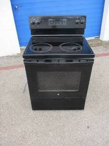 lot 139 image: G.E. 30-Free Standing-Electric Range Model JB645DK4BB