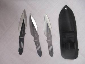 lot 142 image: Pack Of 3-SS-Perfect Point RC-595-3 Thunder Bolt Throwing Knife Set with Three Knives, With Sheth