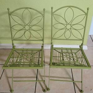lot 22 image: LOT OF 2 GREEN METAL CHAIR IN STYLE SHOWN. (SOLD 2 X THE MONEY) APPROX. 10 W X 11.5 D X 21.5 H EACH.
