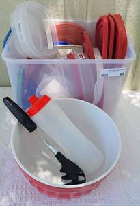 lot 68 image: LOT OF FOOD STORAGE CONTAINERS AND MORE AS SHOWN.