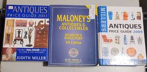 lot 78 image: LOT OF 3 ANTIQUES AND COLLECTIBLES PRICE GUIDE BOOKS AS SHOWN. (SOLD 3 X THE MONEY)