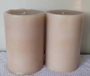 lot 112 image: LOT OF 2 PIER 1 IMPORTS CANDLES AS SHOWN. EACH 4 DIA X 6 H. (SOLD 2 X THE MONEY)