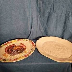 lot 8 image: 2 large Thanksgiving serving platters