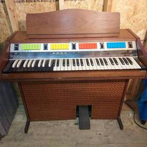 lot 11 image: vintage piper 2 electric organ.&nbsp works great