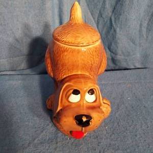 lot 14 image: vintage dog cookie jar