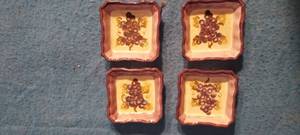 lot 36 image: 4 grape themed decorative dishes