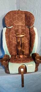 lot 46 image: Evenflo car seat with harness