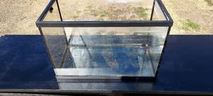 lot 62 image: small fish tank