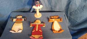 lot 76 image: Christmas decor