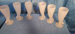 lot 77 image: 6 Vintage frosted glasses