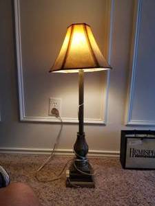 lot 112 image: Very nice table lamp -  DIFFERENT LOCATION - Pickup 011722