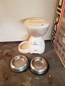 lot 130 image: LeBistro portion control feeder and 2 metal pet bowls -  DIFFERENT LOCATION - Pickup 011722