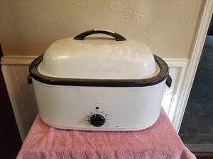 lot 132 image: Electric Dutch oven -  DIFFERENT LOCATION - Pickup 011722