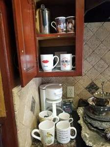 lot 137 image: Selection of Coffee cups and Coffee maker - DIFFERENT LOCATION - Pickup 011722