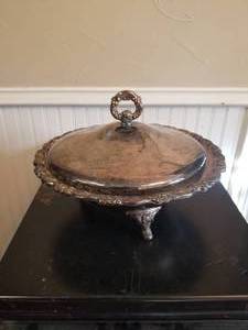 lot 139 image: Vintage serving dish, covered bowl -  DIFFERENT LOCATION - Pickup 011722