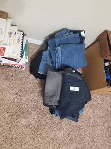 lot 152 image: Generous selection of blue jeans and more.. -  DIFFERENT LOCATION - Pickup 011722