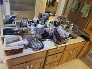 lot 158 image: Generous selection of bathroom accessories -  DIFFERENT LOCATION - Pickup 011722