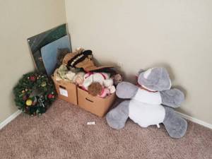lot 166 image: Selection of Stuffed animals, dolls, Christmas decor. -  DIFFERENT LOCATION - Pickup 011722