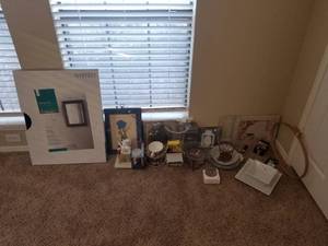 lot 161 image: Selection of Home decor items -  DIFFERENT LOCATION - Pickup 011722