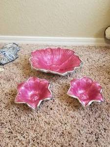 lot 169 image: Beautiful set of Bowls from the Julia Knight collection - 1 8 Hibiscus bowl and 2 4 Lily bowls - Raspberry -  DIFFERENT LOCATION - Pickup 011722