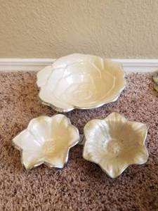 lot 171 image: Beautiful set of Bowls from the Juia Knight collection - 1 8 Rose bowl and 2 4 Lily bowls -  DIFFERENT LOCATION - Pickup 011722