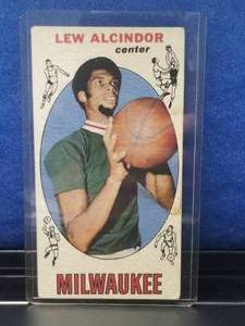 lot 13 image: Lew Alcindor - Milwaukee Bucks basketball card -