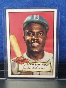 lot 17 image: Jackie Robinson - Brooklyn Dodgers baseball card -