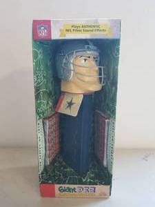 lot 11 image: Gian Dallas Cowboys Pez dispenser