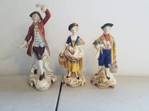 lot 14 image: Selection of ceramic figures