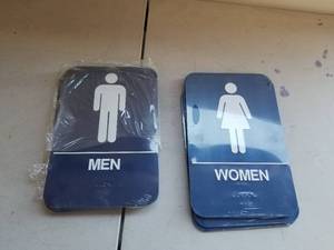 lot 24 image: Total of 8 ADA Mens(4) and Womens(4) bathroom signs