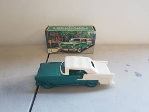 lot 35 image: 1955 Chevy Avon aftershave decanter with box