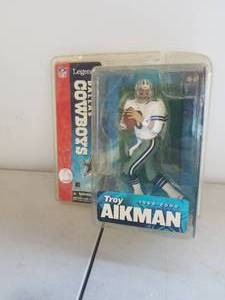 lot 39 image: Dallas Cowboys - Troy Aikman action figure - unopened