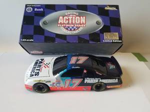 lot 18 image: Darrell Waltrip 1997 Monte Carlo - Parts America - 124 diecast