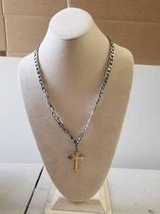 lot 44 image: Very nice and Heavy necklace with cross