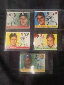 lot 68 image: Selection of 5 baseball cards